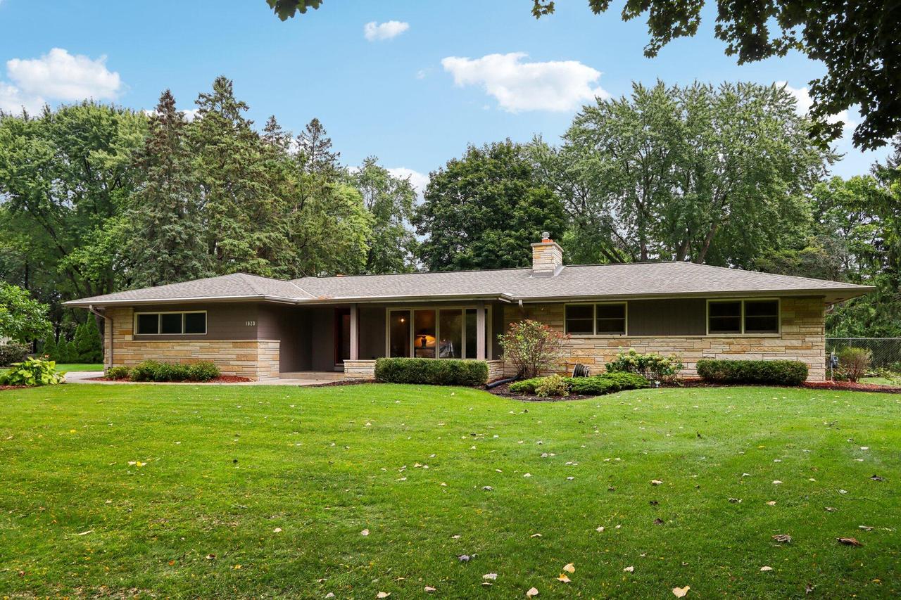 1820 Melody Ln, Brookfield, WI 53005