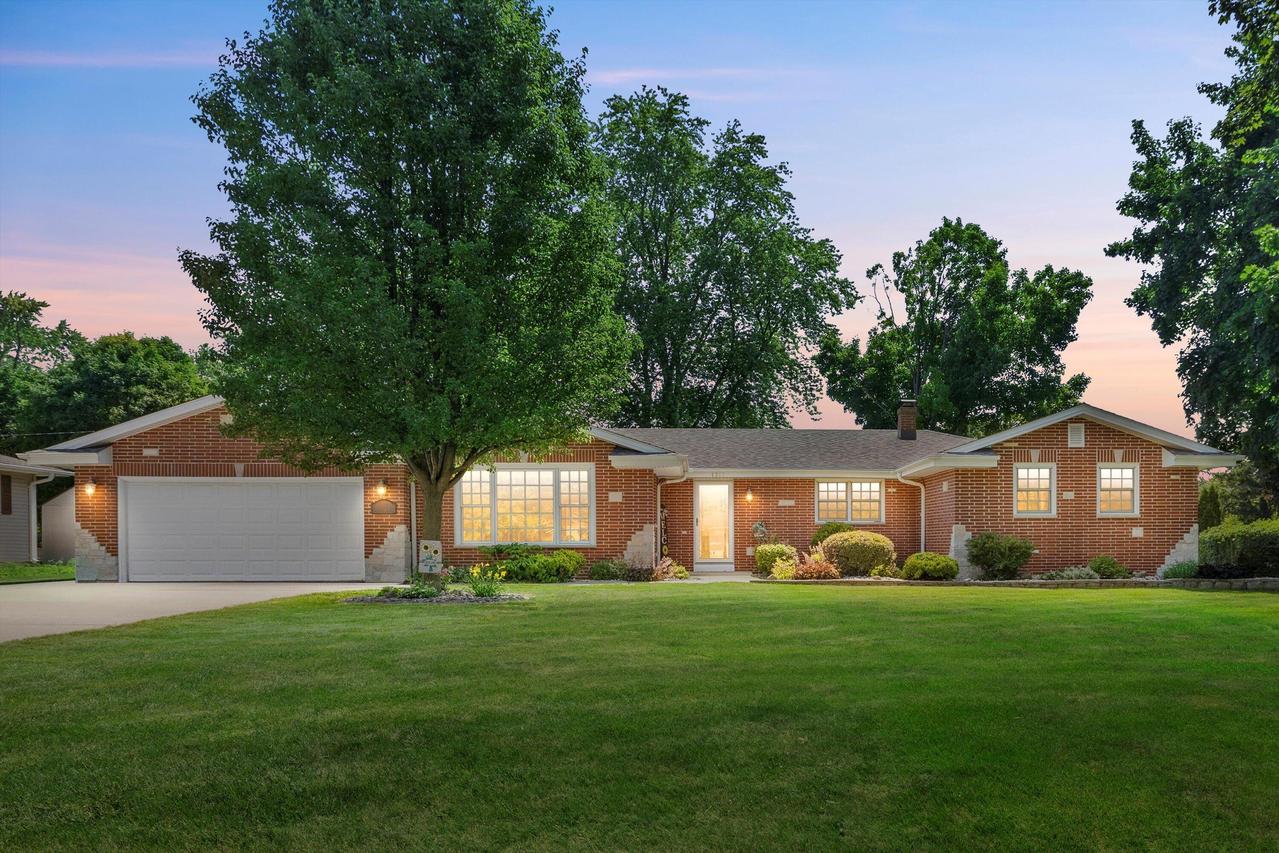 1311 Highview Ave, Union Grove, WI 53182