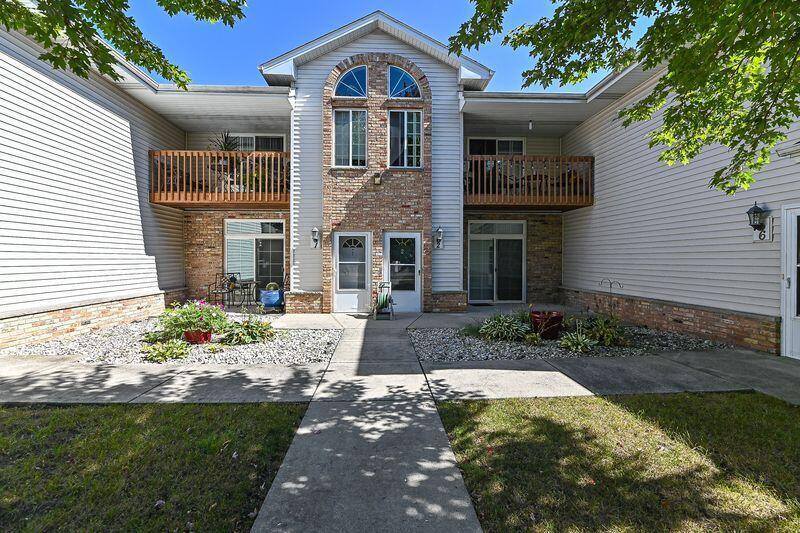 6240 S Creekside Dr #2, Cudahy, WI 53110