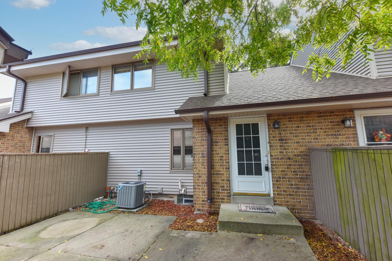 4876 S 19th St, Milwaukee, WI 53221
