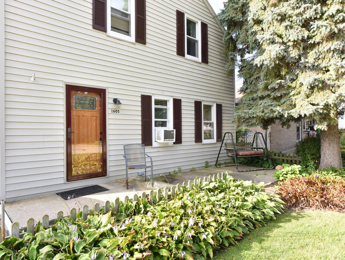 1605 Richard Ave, Mount Pleasant, WI 53403