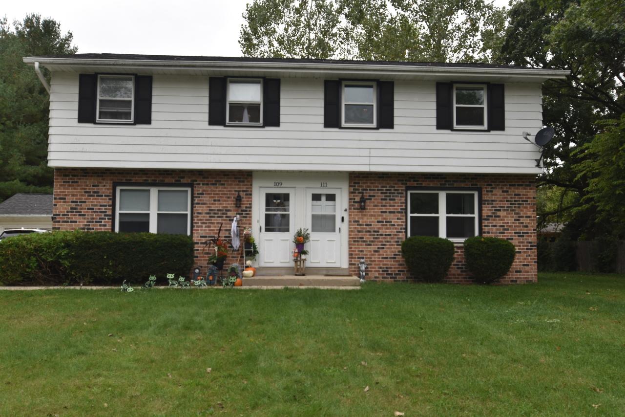 109 Johnston Dr #111, Dousman, WI 53118