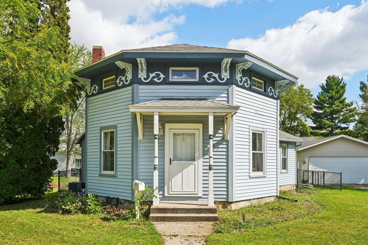 127 N Newcomb St, Whitewater, WI 53190