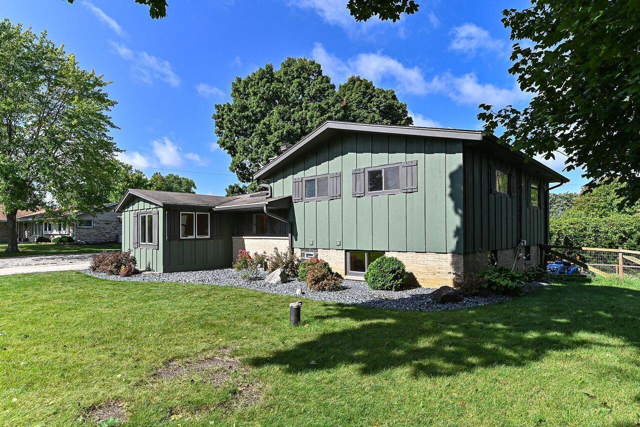 5875 S St. Andrews Dr, New Berlin, WI 53146
