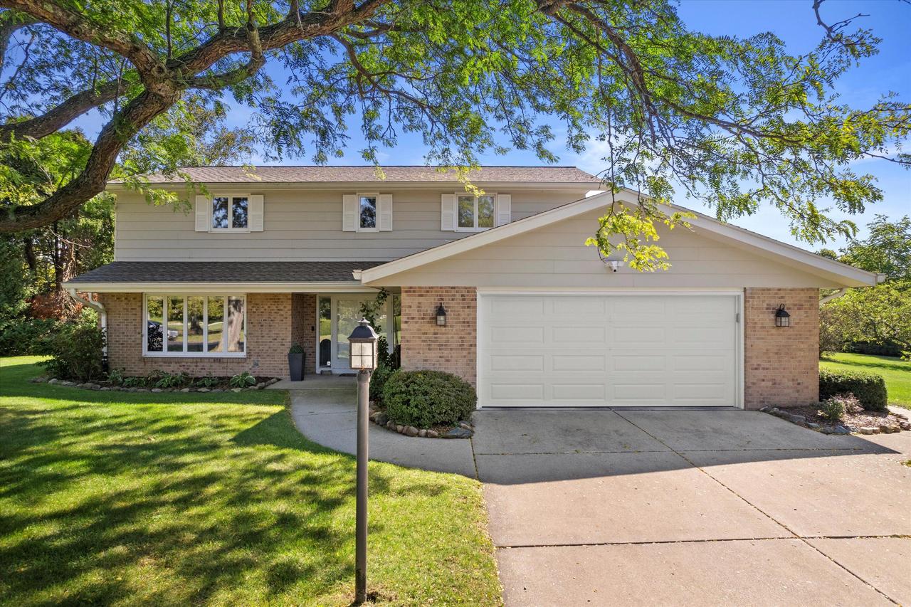5 Shorewood Ct, Wind Point, WI 53402