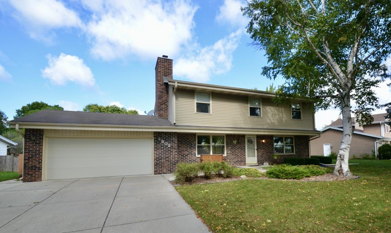 802 S Comanche Ln, Waukesha, WI 53188