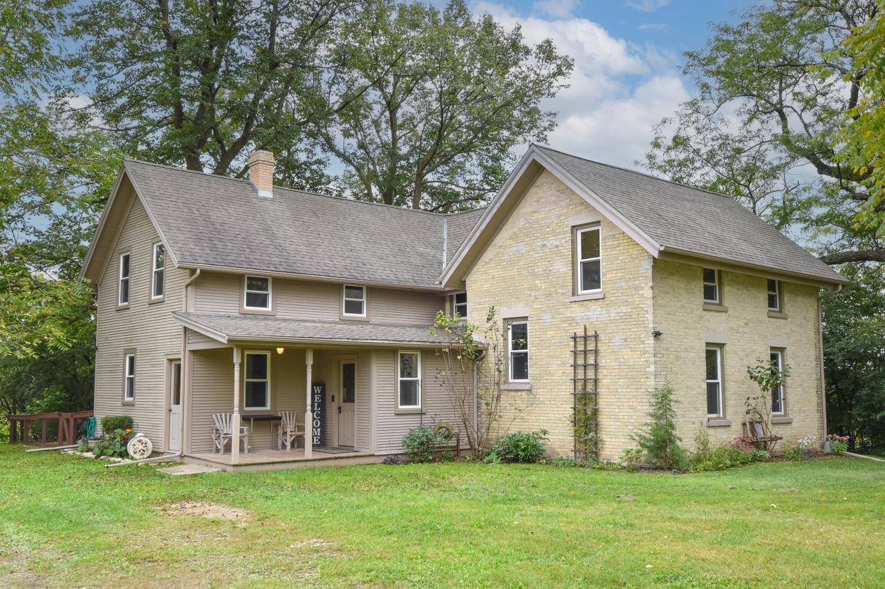 7297 Salisbury Rd, Barton, WI 53090
