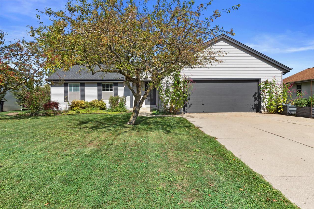 3242 W Kimberly Ave, Greenfield, WI 53221