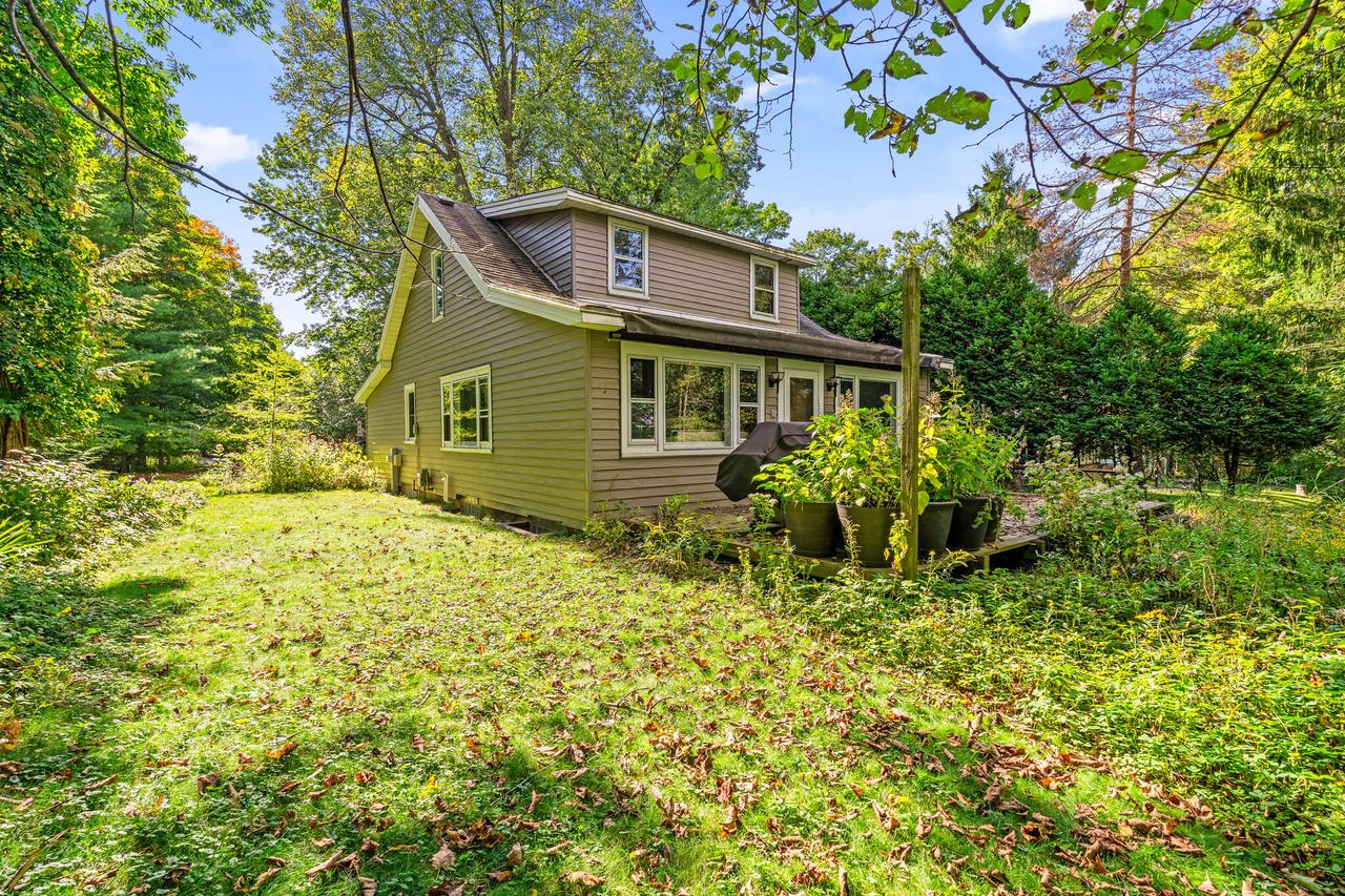 705 Amy Belle Lake, Richfield, WI 53033