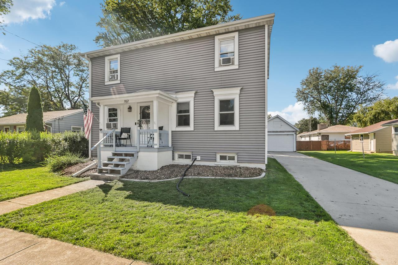 762 N Water St, Watertown, WI 53098