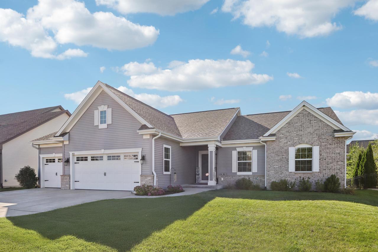 1410 Blazing Star Dr, Oconomowoc, WI 53066