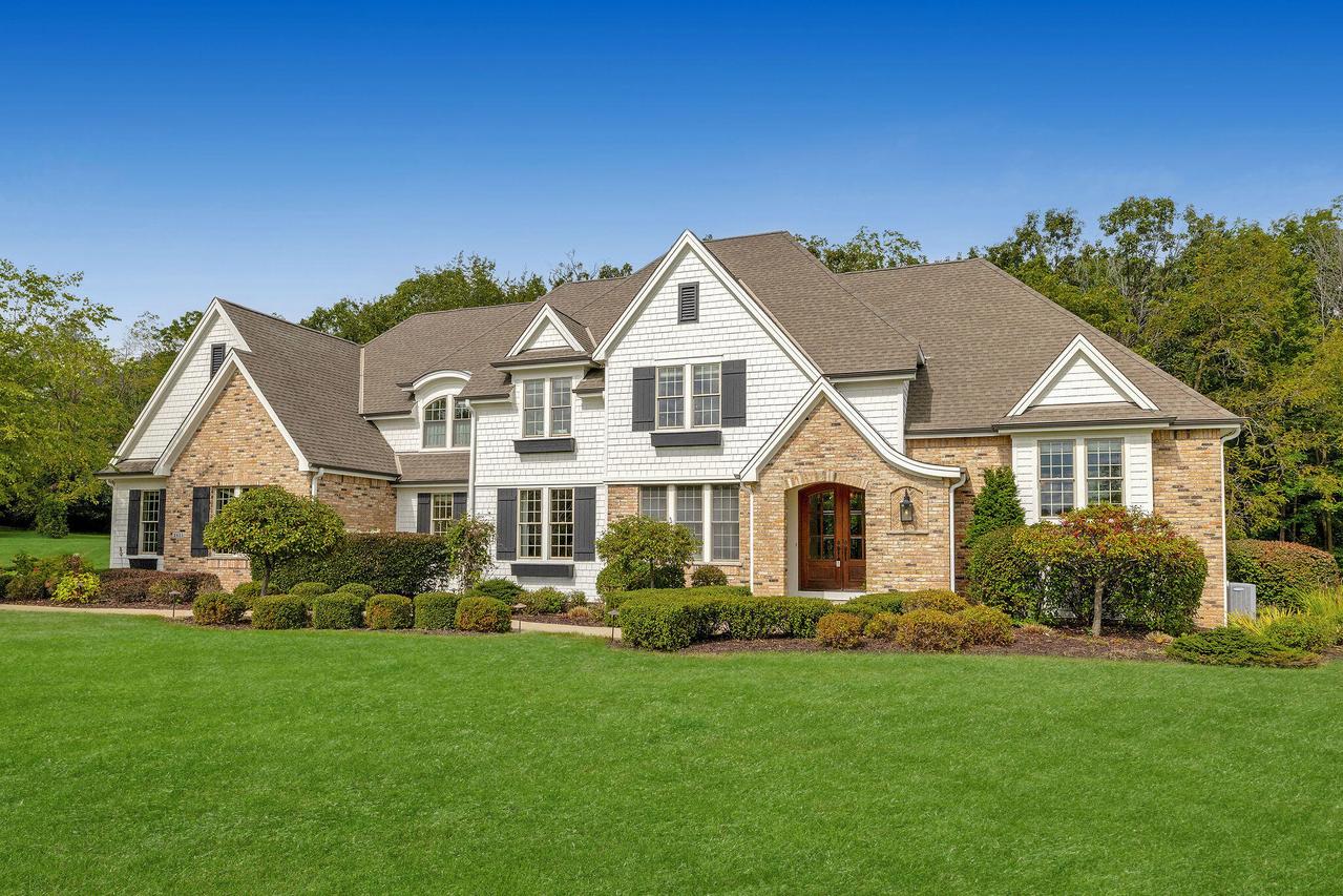 2455 Mound Zion Woods Ct, Brookfield, WI 53005