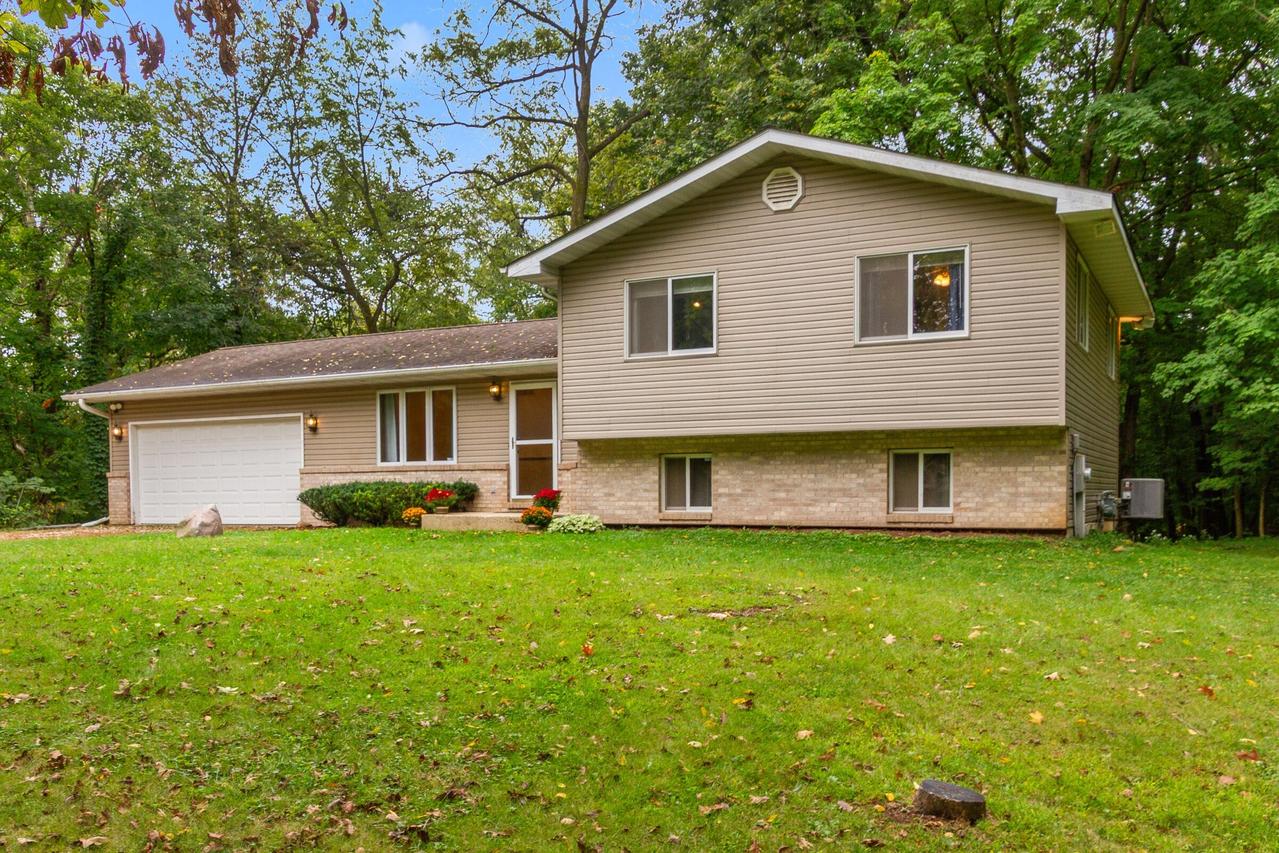 W3115 Conant St, Geneva, WI 53147