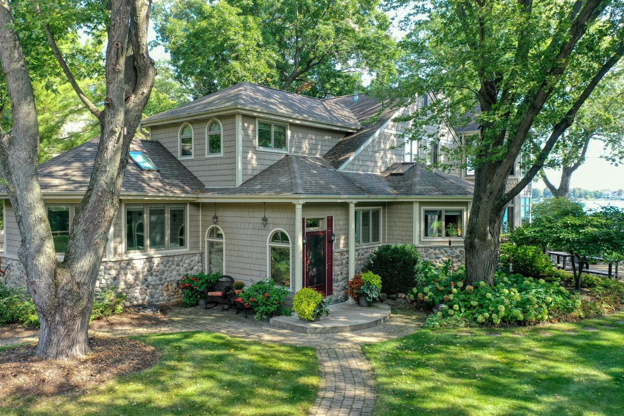 428 S Golden Lake, Summit, WI 53066