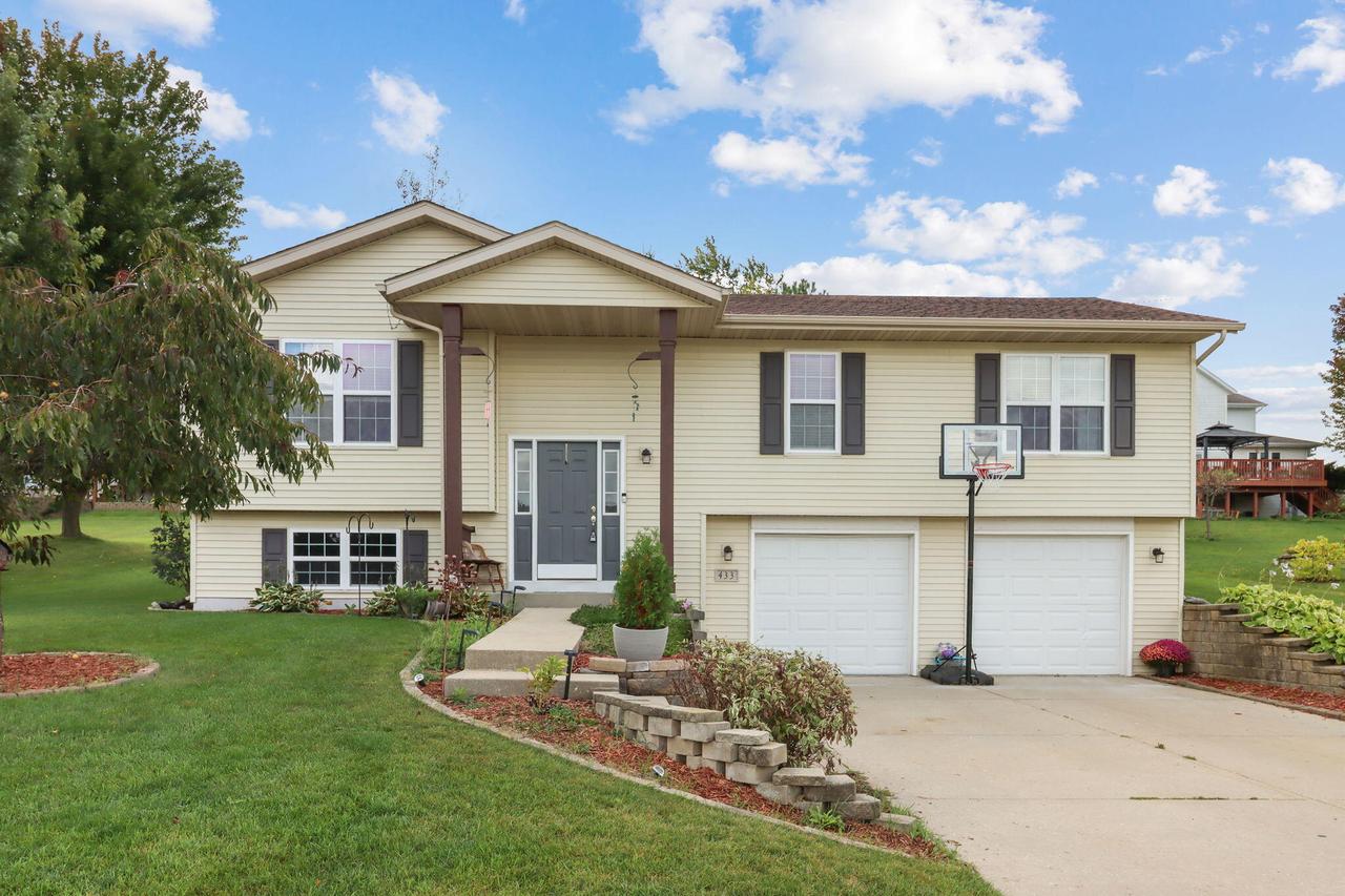 433 S Creek Dr, Elkhorn, WI 53121