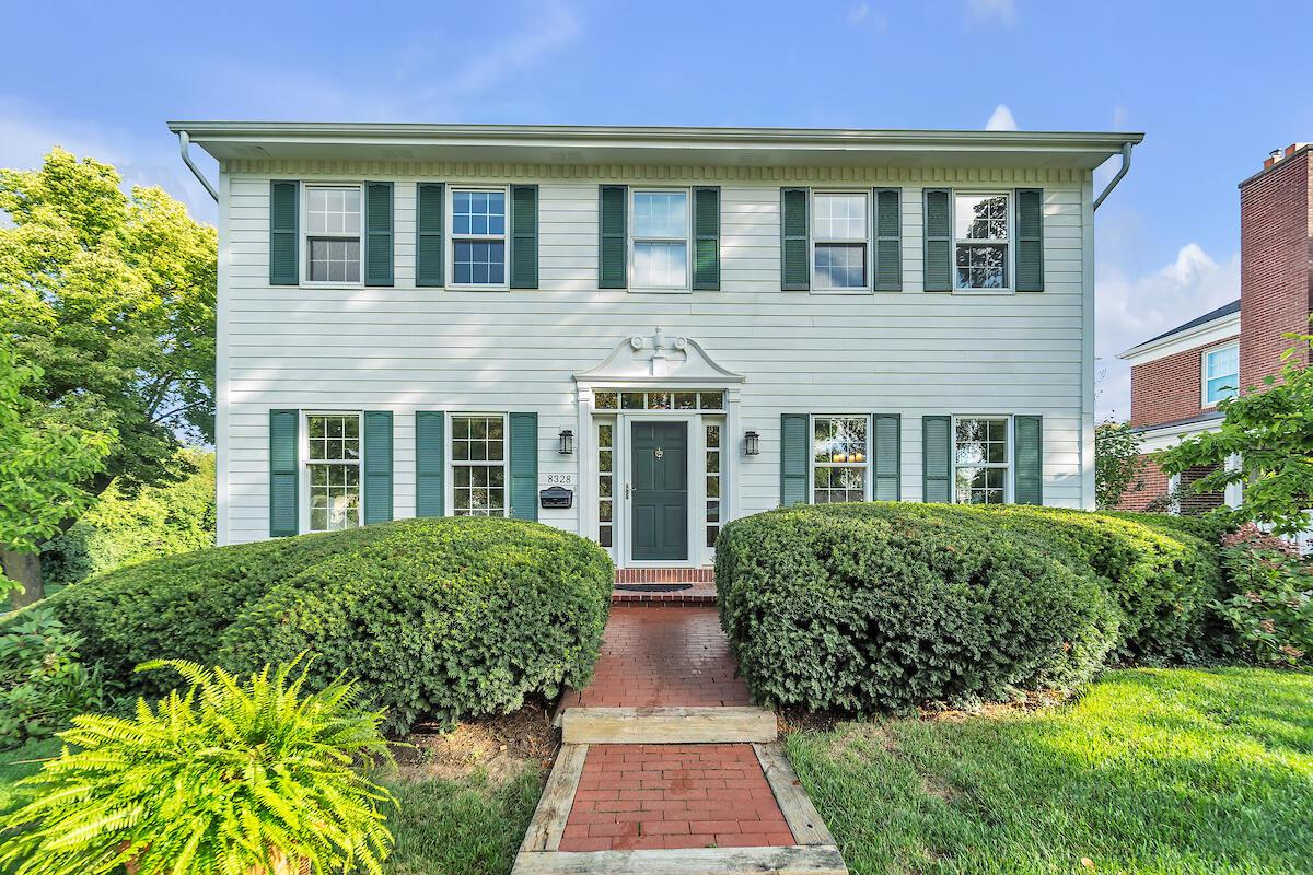 8328 W Wisconsin Ave, Wauwatosa, WI 53213