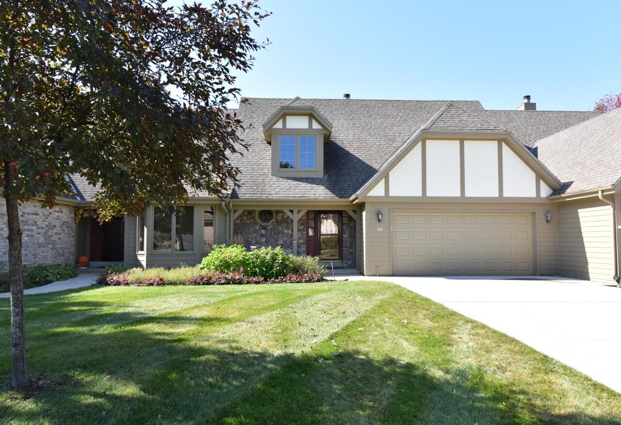 655 Machenry Cir #B, Brookfield, WI 53045
