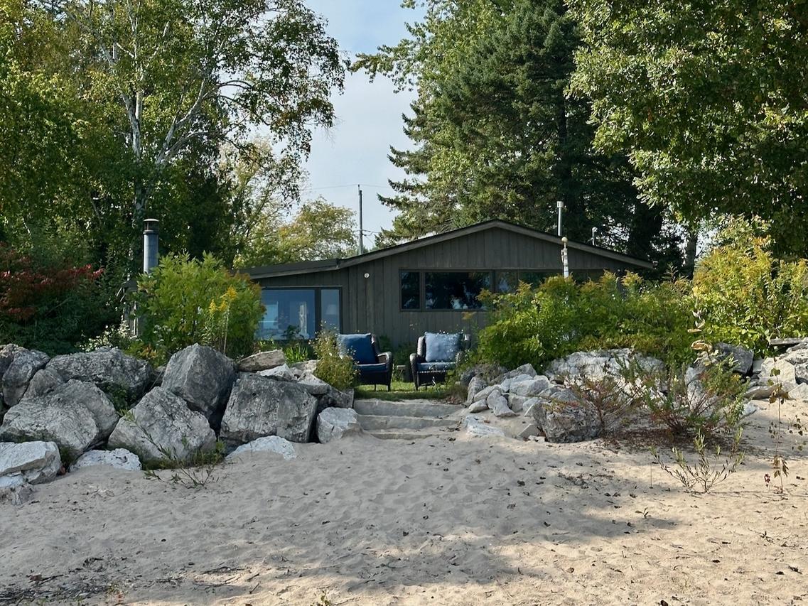 7104 Sauk Trail Beach, Belgium, WI 53013