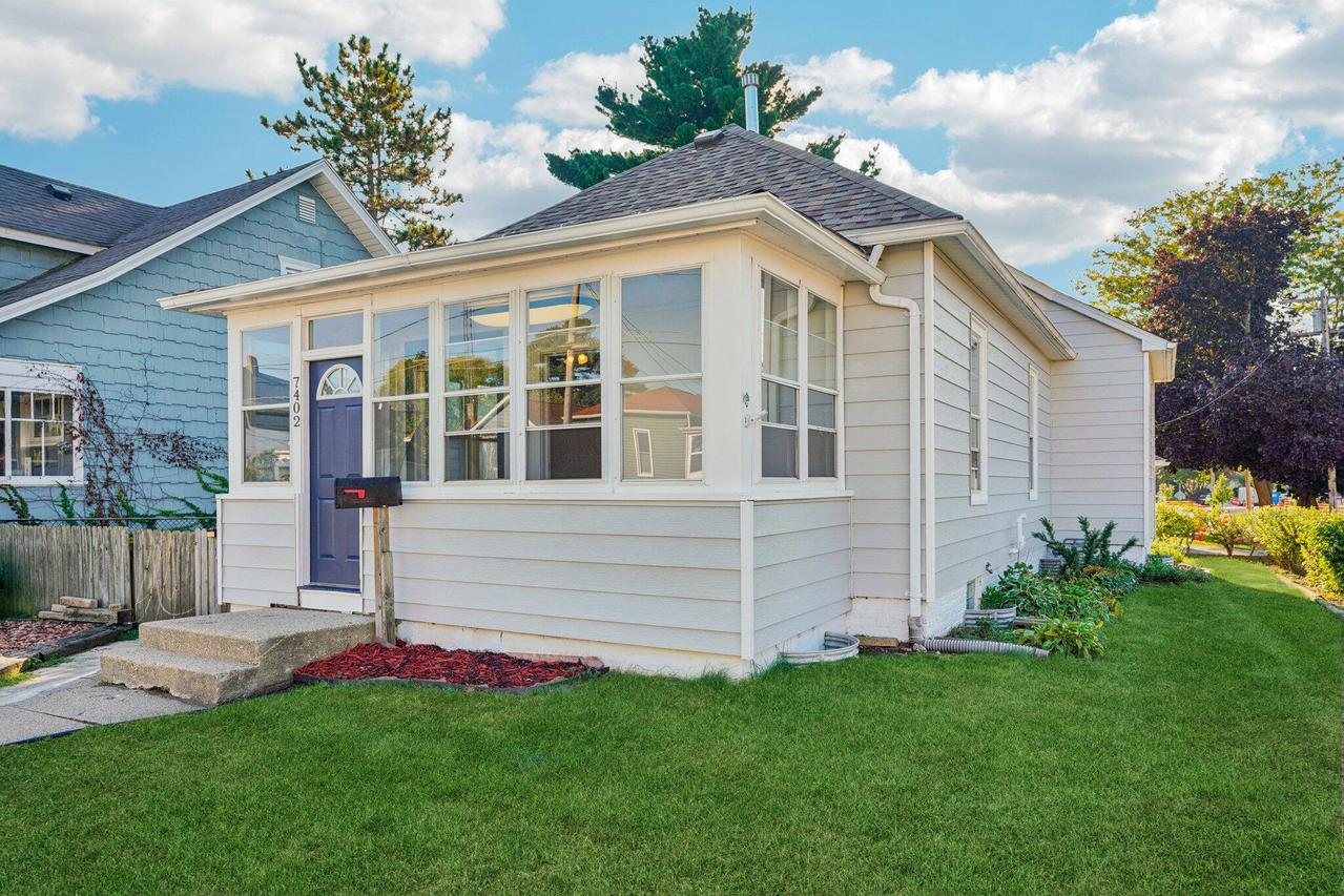 7402 8th Ave, Kenosha, WI 53143