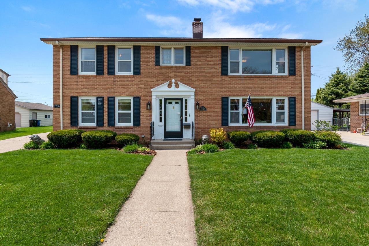 2206 N Main St, Racine, WI 53402