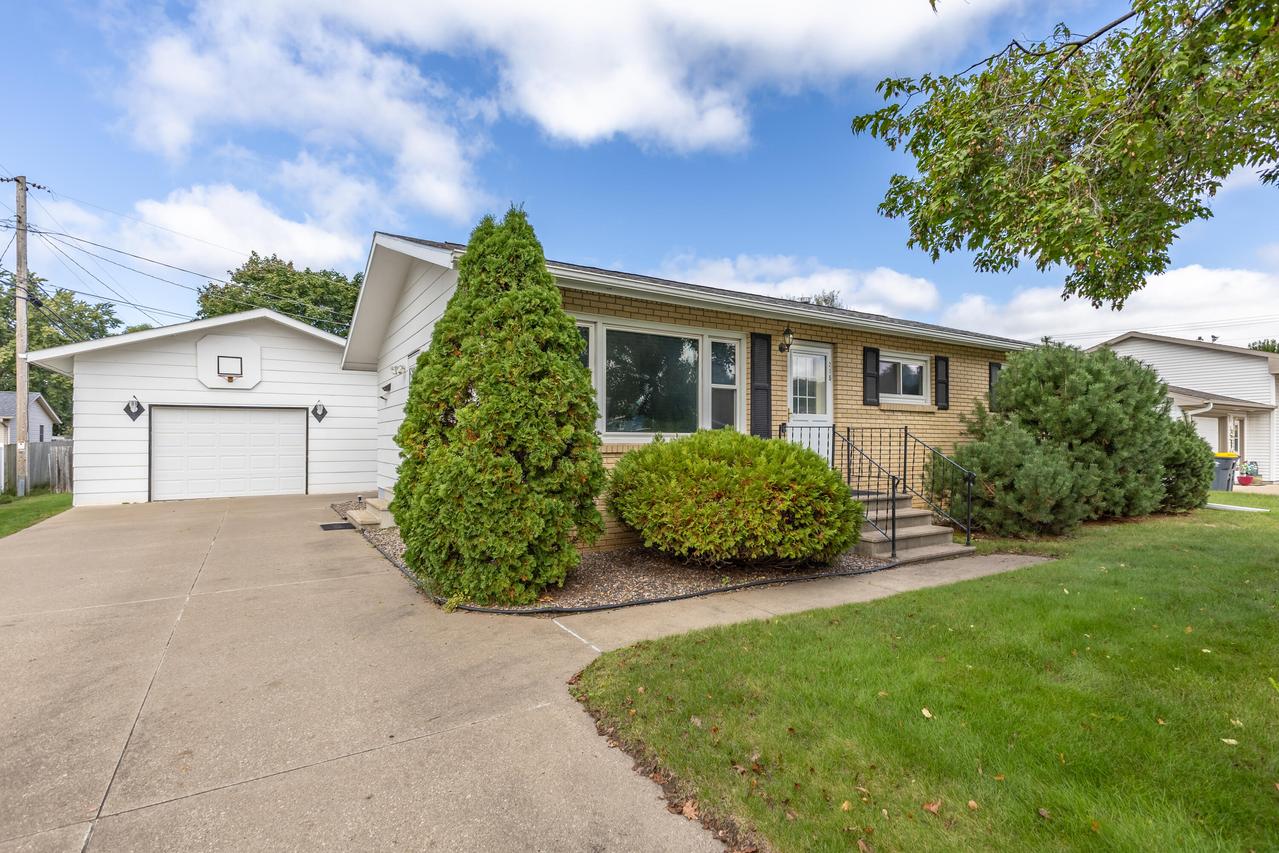 215 Anderson St, Holmen, WI 54636