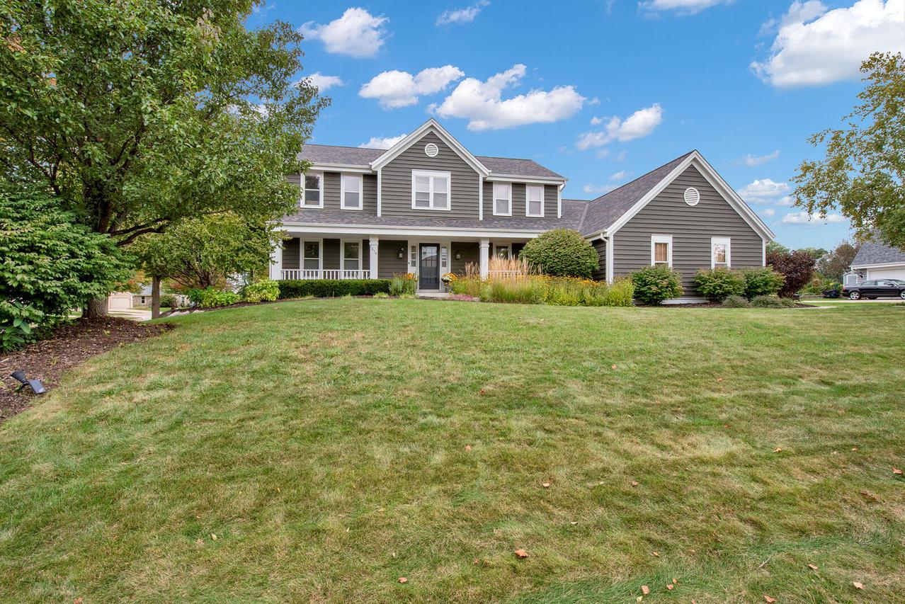 1614 Legend Hill, Waukesha, WI 53189