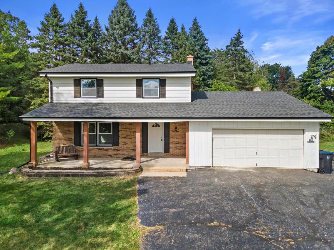 S80W23790 Parkview Dr, Vernon, WI 53103