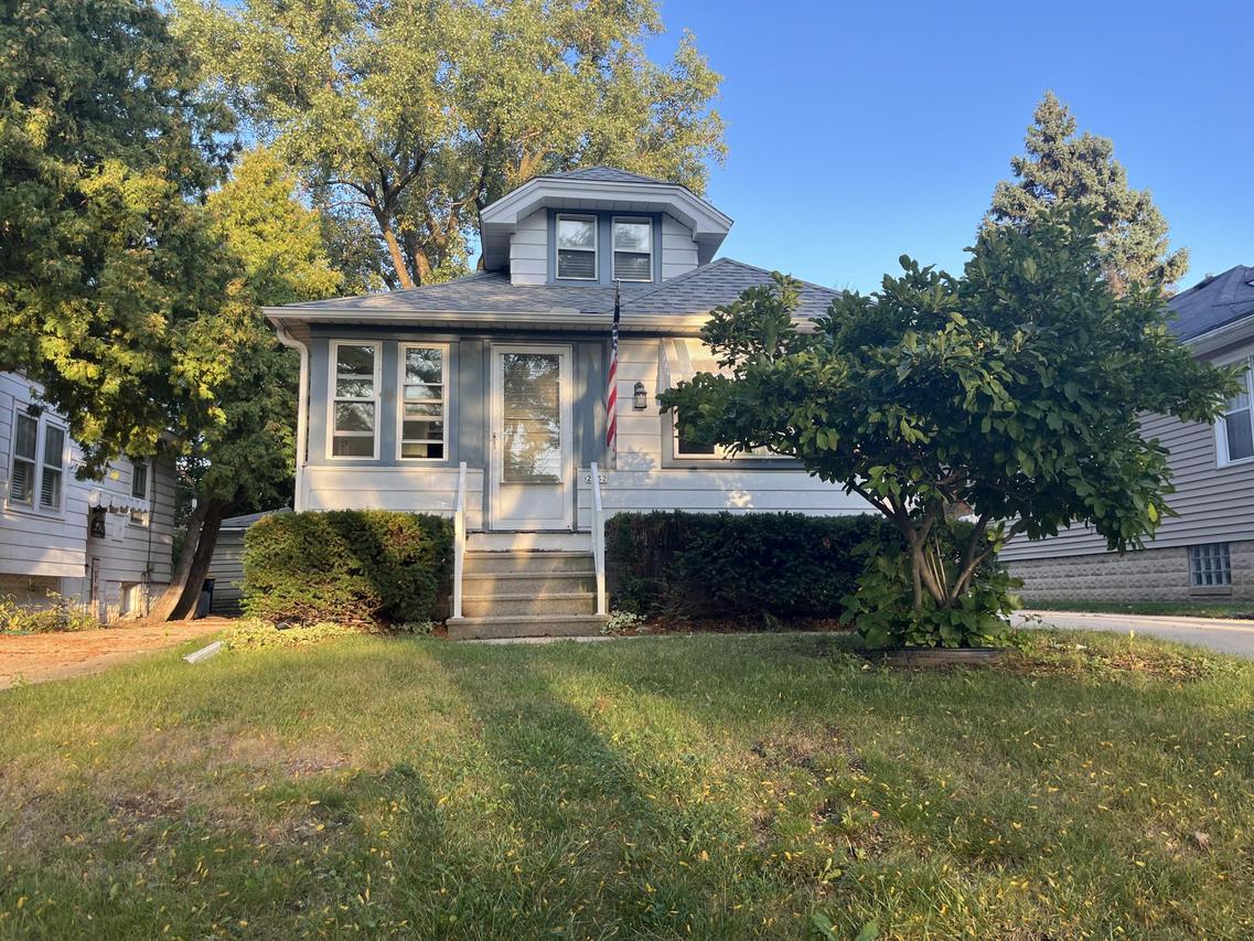 2732 S 96th St, West Allis, WI 53227