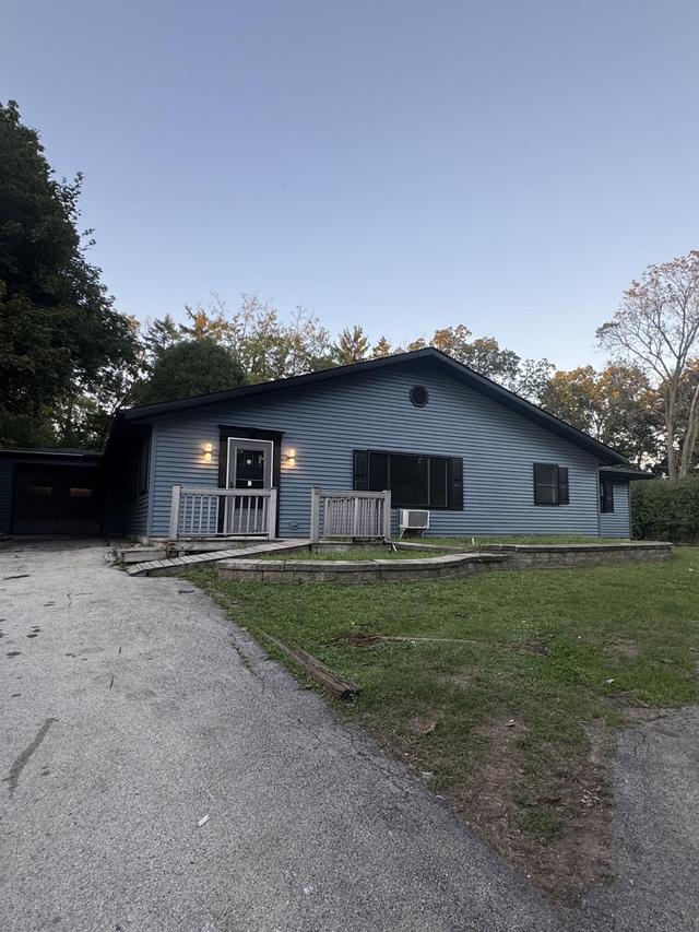 13010 W Honey Ln, New Berlin, WI 53151