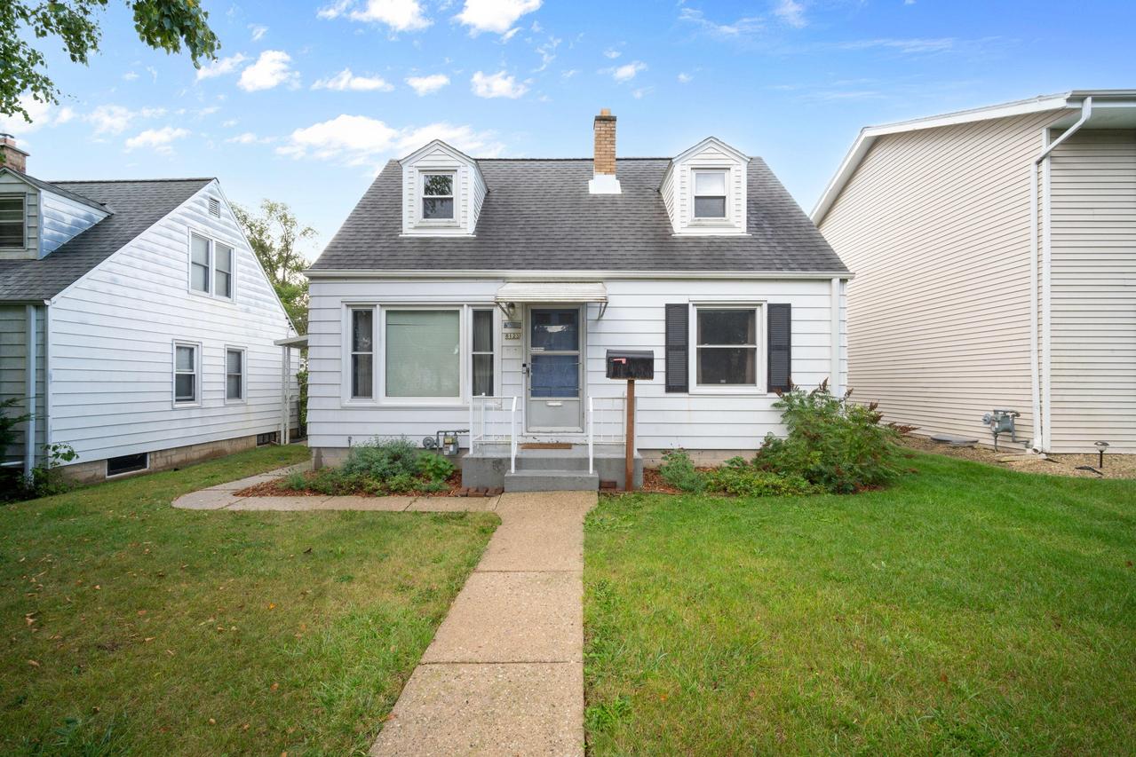 8123 W Townsend St, Milwaukee, WI 53222
