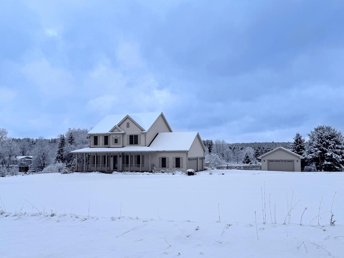 2080 St Patrick Cir, Erin, WI 53027