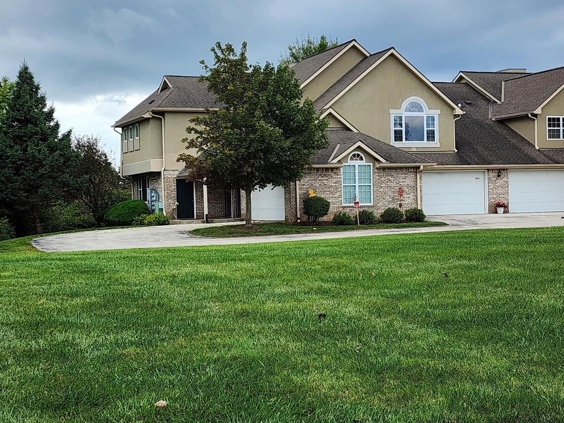 9135 W Elm Ct #D, Franklin, WI 53132