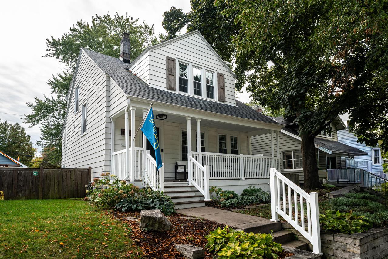 4050 N Stowell Ave, Shorewood, WI 53211