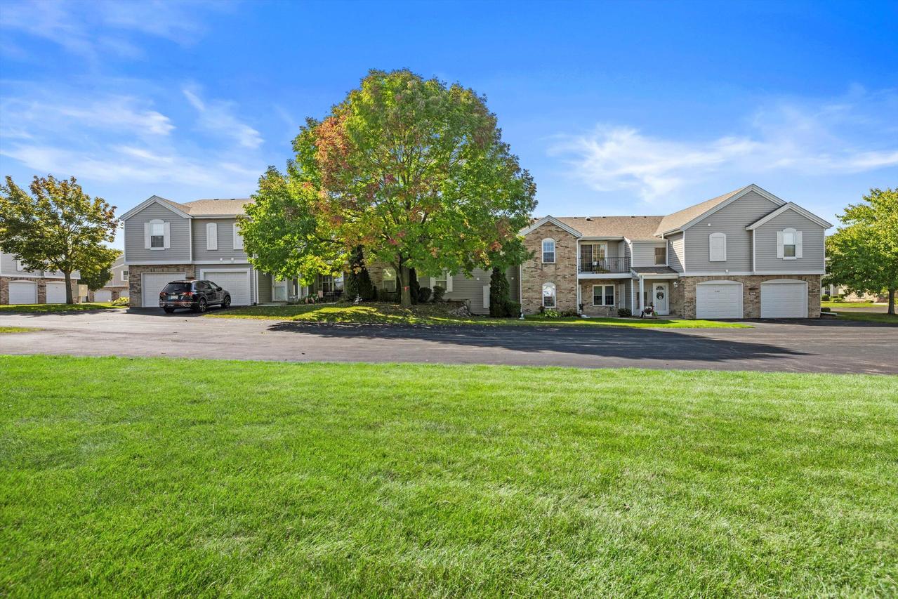1208 N Sunnyslope Dr #202, Mount Pleasant, WI 53406