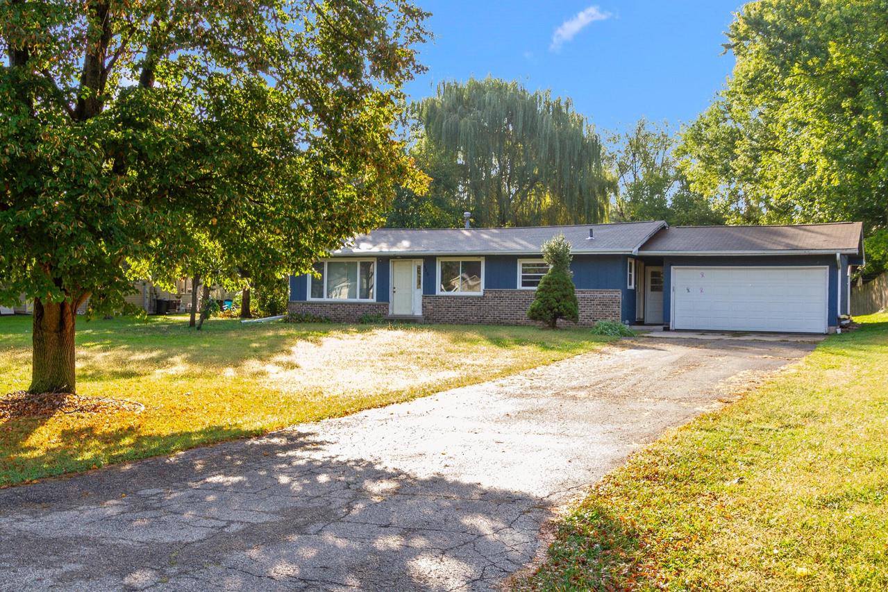 425 E Beloit St, Darien, WI 53114