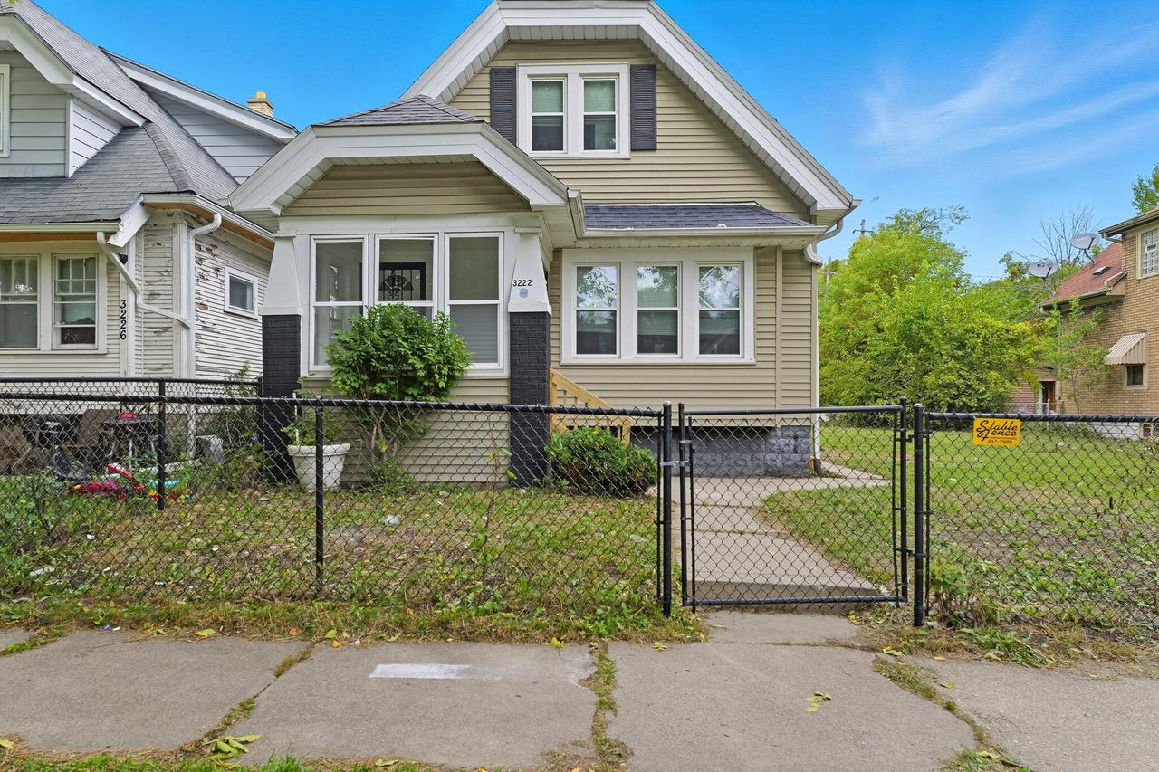 3222 W Fairmount Ave, Milwaukee, WI 53209