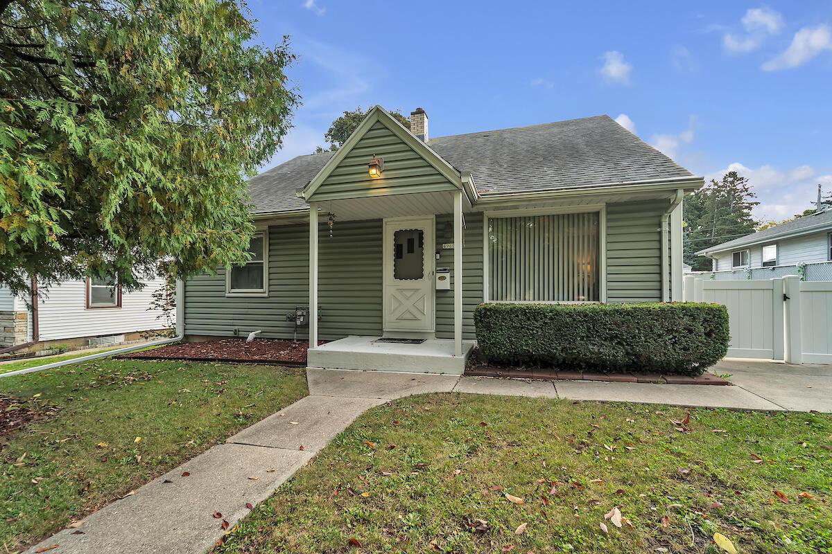 4960 N 73rd St, Milwaukee, WI 53218