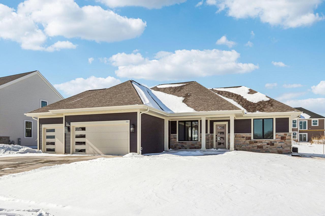 755 Kohlwey Dr #Lt26, Grafton, WI 53024