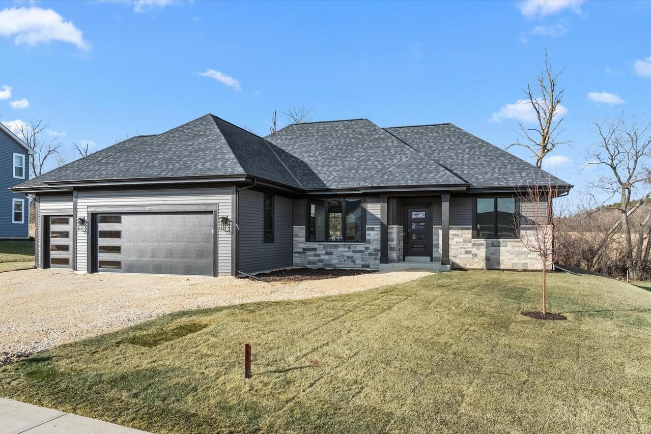 394 W Sparrow Way, Grafton, WI 53024