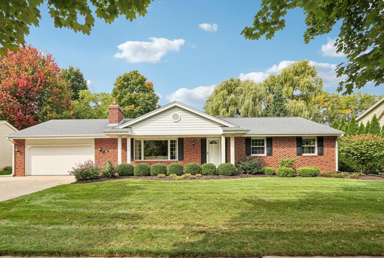 W73N1025 Poplar Ave, Cedarburg, WI 53012