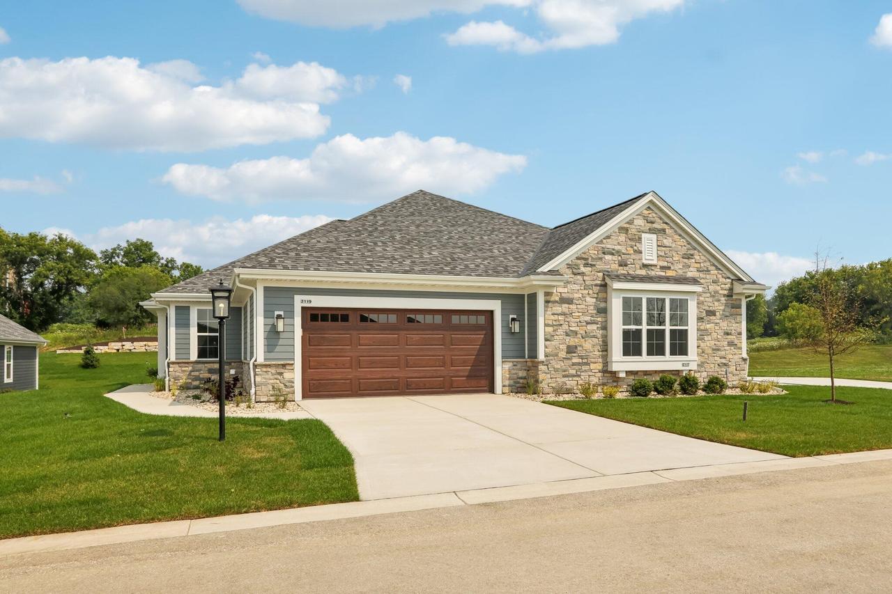 2119 Bluestem Dr #0201, Waukesha, WI 53189