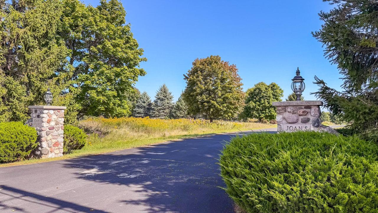 Lt1 Joans Ct, Belgium, WI 53004