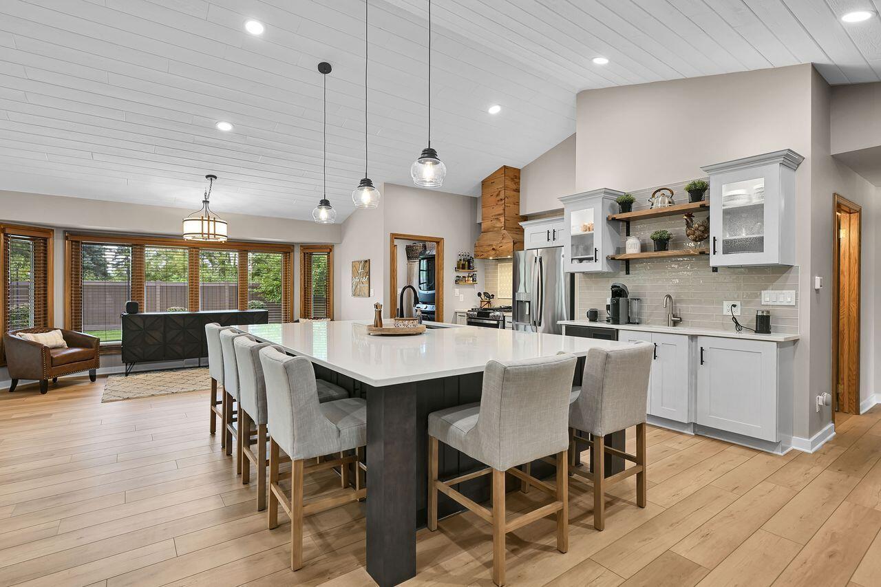 3906 S Woodhill Ct, New Berlin, WI 53151