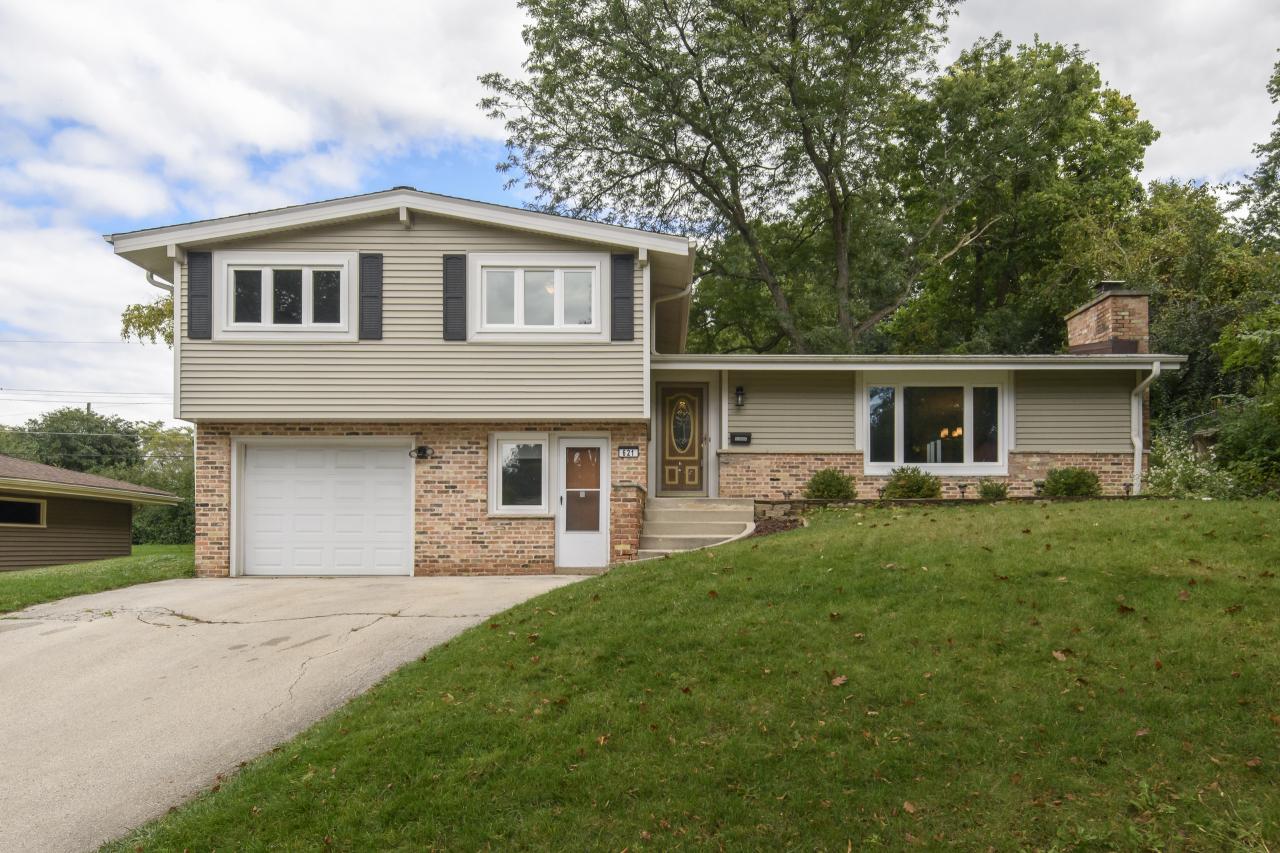 621 S Greenfield Ave, Waukesha, WI 53186