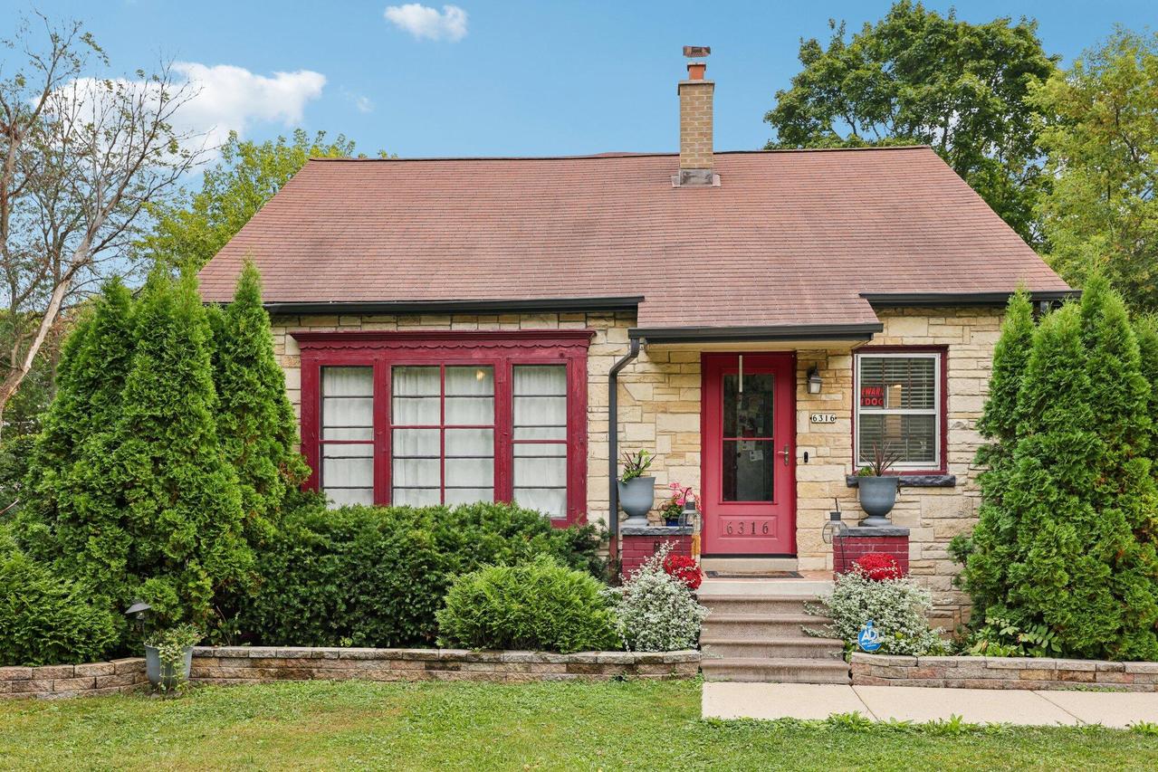 6316 N 107th St, Milwaukee, WI 53225