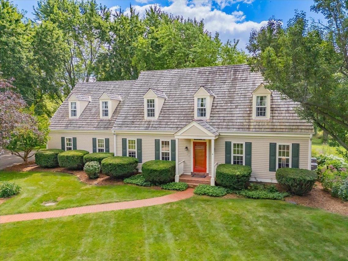 N7W29595 Thames Ct, Delafield, WI 53188