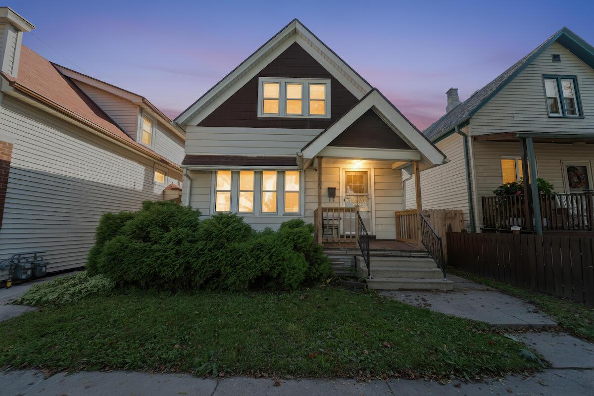 2450 S 7th St, Milwaukee, WI 53215