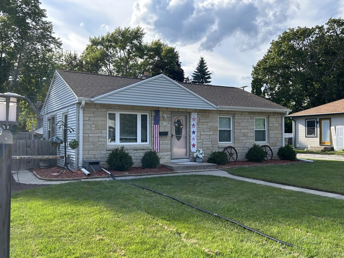 1135 8th Ave, Grafton, WI 53024