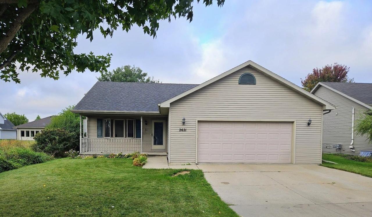 2621 Maple Grove, Neenah, WI 54956