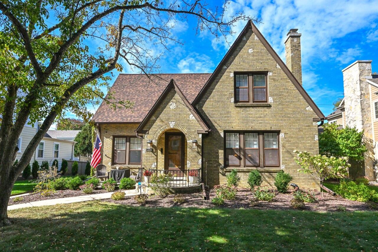 4831 N Bartlett Ave, Whitefish Bay, WI 53217